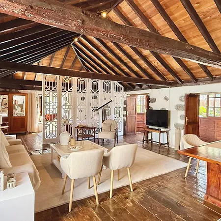 Casa Jarana, Private House With Jacuzzi Near The Sea 펜션 *