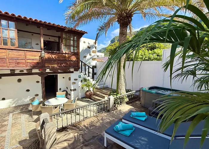 Dom wakacyjny Casa Jarana, Private House With Jacuzzi Near The Sea
